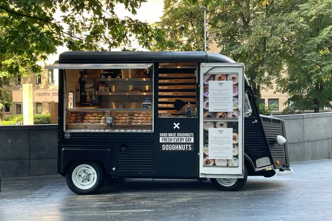 Imbiss-Theke mit Snacks zum Mitnehmen